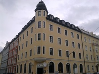 Wohnimmobilie Miete Dachgeschosswohnung Erfolgreich in kurzer Zeit vermietet. 2-Zi. DG-Wohnung mit ca. 56m² Wohnfläche, EBK und Parkettböden. Bad mit Fenster und Badewanne in schön saniertem Altbau in