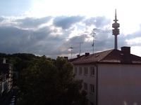 Wohnimmobilie Miete Dachgeschosswohnung schöne 2 Zi. Wohnung zwischen Olympiapark und Luitpoldpark und Blick auf den Olympiaturm. Kaltmiete 700,-€ zzg. NK und TG