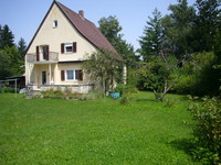 Wohnimmobilie Kauf Einfamilienhaus Das hier angebotene Haus wurde 1930 erbaut und liegt in sehr guter, ruhiger und doch zentraler Lage Gräfelfings. Das Haus mit insgesamt 120 m² Wohnfläche, verteilt a