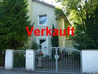 Wohnimmobilie Kauf Einfamilienhaus Das nach Süd/West ausgerichtete Haus wurde 1964 in solider Ziegelbauweise erstellt und erstreckt sich über Erdgeschoss und Obergeschoss. Das Dachgeschoss ist aufgrun