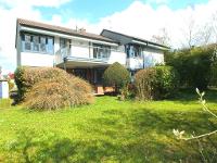 Wohnimmobilie Kauf Einfamilienhaus 1-2-Familienhaus in Schwalbach auf herrlichem Grundstück