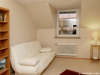 Wohnimmobilie Kauf Dachgeschosswohnung +++VERKAUFT+++ Dieses Kaufobjekt ist wie geschaffen für einen individuellen und urbanen Lebensstil. Das Wohn-/ Schlafzimmer betritt man über den kleinen praktisc