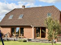 Wohnimmobilie Kauf Einfamilienhaus Hier handelt es sich um ein massiv gebautes, voll unterkellertes Einfamilienhaus, das Dachgeschoss ist zum Ausbau vorbereitet! Im Erdgeschoss befinden sich das Wohnz