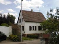 Wohnimmobilie Miete Einfamilienhaus Renovierungsbedürftiges Einfamilienhaus mit großem Garten und Gerätehaus für die kleine Familie. Viele Stellplätze vor dem Haus und einem Gewölbekeller.