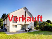 Wohnimmobilie Kauf Einfamilienhaus Attraktives, familienfreundliches und modernes 6 ½-Zi.-Doppeleinfamilienhaus mit grossem, gut besonntem Sitzplatz, schönem Umschwung mit pflegeleichtem Rasen, einem 