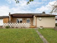 Wohnimmobilie Kauf Einfamilienhaus Rohdiamant: Bungalow mit reizvollem Grundstück.