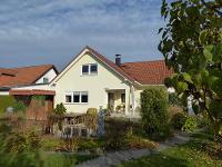 Wohnimmobilie Kauf Einfamilienhaus Familienglück am Stadtrand