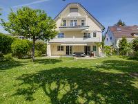 Wohnimmobilie Kauf Erdgeschosswohnung Exklusive 5-Zimmer-Gartenwohnung–Großzügiges Wohnen mit riesigem Garten – eine Rarität in München