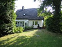Exklusive Immobilie Einfamilienhaus Großzügiges Einfamilienhaus mit Traumgarten in idyllischer Ortsrandlage