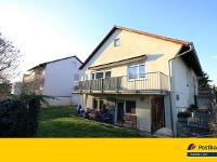 Wohnimmobilie Kauf Einfamilienhaus Das hier angebotene freistehende Einfamilienhaus wurde ca. 1973 in 1 1/2stöckiger Massivbauweise erstellt. Das Objekt ist wie folgt aufgeteilt: Erdgeschoss Ein geräu