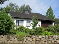 Wohnimmobilie Kauf Einfamilienhaus Solide gebaut mit 3 Bädern, Kaminofen, Keller und Garten