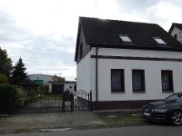 Wohnimmobilie Kauf Einfamilienhaus Charmantes Einfamilienhaus im Norden Berlins. Ca. 90 qm Wohnfläche, Grundstück ca. 850 qm. Kaufpreis 330.000 € (Käufercourtage 3,57%)