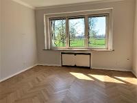Wohnimmobilie Miete Etagenwohnung Sonnige 2,5-3 Zimmer Stadtwohnung mit Loggia an der unverbauten Rheinfront für Single/Pärchen