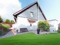 Wohnimmobilie Kauf Doppelhaus Familien(t)raum DHH mit Einliegerwohnung und Garagenensemble