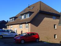 Wohnimmobilie Kauf Mehrfamilienhaus Das optisch ansprechende Sieben-Familienhaus wurde 1996 auf einem 662 qm großen Baugrundstück errichtet. Hintergrund der Baumaßname war die lunkrative Vermietung de