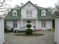 Wohnimmobilie Kauf Burg/Schloß/Bauernhaus/Villa/Herrenhaus/Landhaus/Reiterhof Exklusive Landhausvilla auf einem ca. 5.048 m² großen Grundstück. Die Immobilie - von einem Architekten als Landhaus indiv