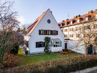 Wohnimmobilie Kauf Einfamilienhaus **Rarität** Charmantes Einfamilienhaus mit stilvollem Innenleben und großem Garten in begehrter Lage