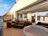 Wohnimmobilie Kauf Dachgeschosswohnung Terrassentraum in Karlsfeld - Perfekt geschnittene 3-Zi.-Whg. mit zwei Balkonen + Terrasse