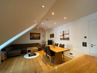 Wohnimmobilie Miete Dachgeschosswohnung Traumhafte 2,5-Zi-Maisonettewohnung (inkl. Studio) im Herzen von Feldmoching