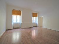 Wohnimmobilie Miete Erdgeschosswohnung 2,5 Zimmerwohnung im Altbau//Erstbezug nach Teilrenovierung
