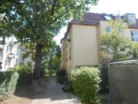 Wohnimmobilie Kauf Dachgeschosswohnung Die Dachgeschosswohnung befindet sich in sehr grüner und ruhiger Lage. Die Dachgeschosswohnung wurde mit einem Aufzug und einer Tiefgarage ausgestattet. Insgesam