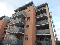 Wohnimmobilie Kauf Etagenwohnung Die vermietete Wohnung befindet sich in der 3. Etage in einem 1996 erbauten Mehrfamilienhaus. Auf ca. 60,90 m² verteilen sich zwei gut geschnittene Zimmer, Wannenbad m