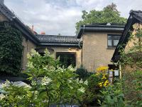 Wohnimmobilie Kauf Einfamilienhaus Das Einfamilienhaus liegt in beliebter, ruhiger Lage von Teltow. Es wurde von innen hochwertig mit Granitfliesen ausgestattet. Das Haus besteht aus einem Altbau und 