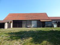 Wohnimmobilie Kauf Burg/Schloß/Bauernhaus/Villa/Herrenhaus/Landhaus/Reiterhof Der Hof ist vorwiegend mit Kleinpflaster aus Natursteinen und teilweise Beton versehen. Das freistehende, unterkellerte Ei