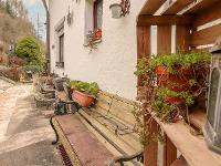Wohnimmobilie Kauf Einfamilienhaus Zauberhaftes Ein- oder Zweifamilienhaus mit wunderschönem Garten und Burgblick