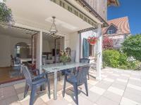 Wohnimmobilie Kauf Erdgeschosswohnung BEZAUBERNDE & ATTRAKTIVE 3½ ZIMMER GARTENWOHNUNG MIT GROSSZÜGIGEM UMSCHWUNG Standort: Volketswil Anzahl Zimmer: 3½ Wohnfläche: 82 m²