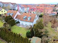 Wohnimmobilie Kauf Einfamilienhaus Inmitten eines charmanten Wohngebiets präsentiert sich dieses einladende Einfamilienwohnhaus aus dem Jahr 1991. Mit einer großzügigen Wohnfläche von ca. 120 m² und e
