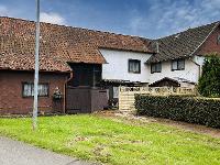 Wohnimmobilie Kauf Einfamilienhaus Landhaus mit Scheune, Garagen und Garten