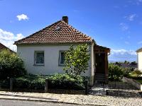 Wohnimmobilie Kauf Einfamilienhaus Kleines Einfamilienhaus mit Entwicklungspotential und Garten