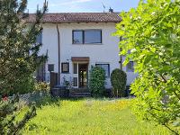 Wohnimmobilie Kauf Reihenhaus Dieses ruhig gelegene Reihenhaus mit Garten, Garage, 5 Zimmern und Ausbaupotenzial bietet die ideale Basis für alle, die sich ihr eigenes Zuhause nach Wunsch gestalten mö