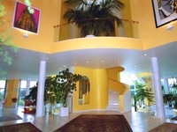 Exklusive Immobilie Einfamilienhaus ImmoCompass * Traumvilla der Extraklasse * Schwimmhalle * ca. 360 qm * Sauna * stilvolle Schwimmhalle * Sauna * Wintergarten * Kamin * separate Einliegerwohnung