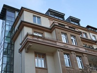 Wohnimmobilie Miete Etagenwohnung Hier sind ELEGANZ und MODERNES Ambiente perfekt vereint. Großzügige Etage in diesem Stilaltbau: Original Parkett, Stuckelemente, moderne Bäder etc.