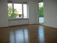 Wohnimmobilie Kauf Etagenwohnung Objektbeschreibung: Die nach West ausgerichtete Wohnung im 1. OG befindet sich in einem äußerst gepflegten Zustand. Das gleiche giltfür die komplette viergeschossige W