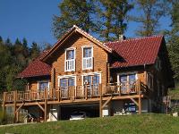 Wohnimmobilie Kauf Einfamilienhaus Verkauf eines finnischen Holzhauses aus Polarkiefer.