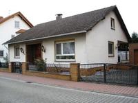 Wohnimmobilie Miete Einfamilienhaus schicker Bungalow mit einem pflegeleichten Garten für Gartenliebhaber wurde Erfolgreich über uns vermietet