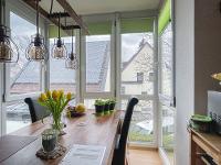 Wohnimmobilie Kauf Penthousewohnung/Loft/Maisonette Diese außergewöhnliche Maisonette-Wohnung befindet sich in einen familiären Mehrfamilienhaus mit insgesamt vier Wohnungen. Über eine Außentreppe gel