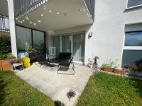 Wohnimmobilie Kauf Erdgeschosswohnung Diese wunderschöne 2-Zimmer-Wohnung mit Westterrasse und kleinem Garten befindet sich in einer modernen Wohnanlage mit ruhiger Ausrichtung zum Innenhof. Im Eingan