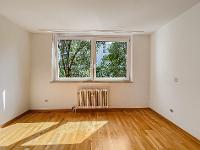 Wohnimmobilie Kauf Etagenwohnung Willkommen in dieser charmanten und lichtdurchfluteten 3-Zimmer-Wohnung, die sich in einer gepflegten und ruhigen Wohnanlage mit großzügigen, parkähnlichen Grünflächen